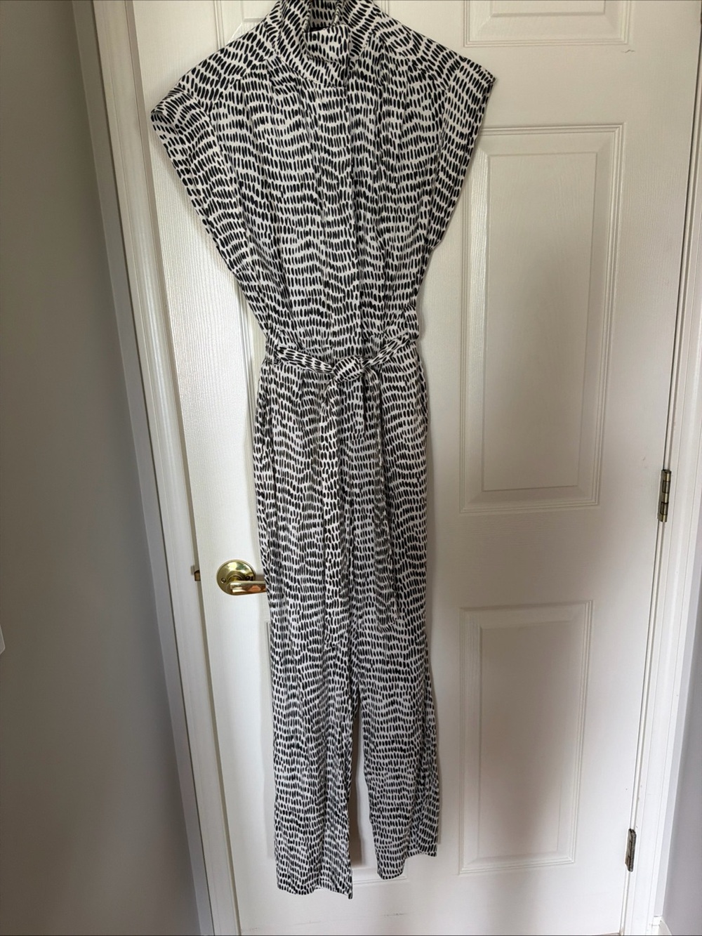 Massimo Dutti Stylish White/Black Sleeveless Linen High-Neck Jumpsuit tie belt - Picture 2 of 13